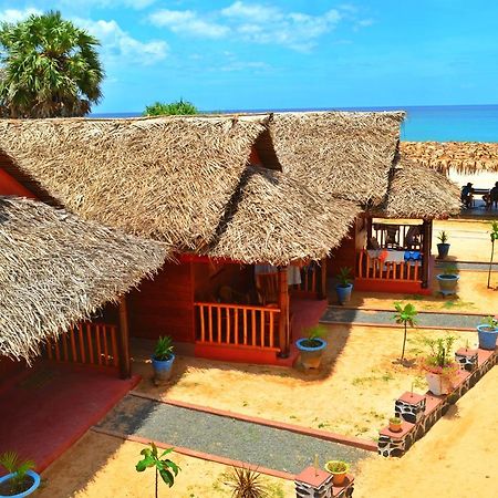 Silver Beach Hotel Trincomalee Exterior photo
