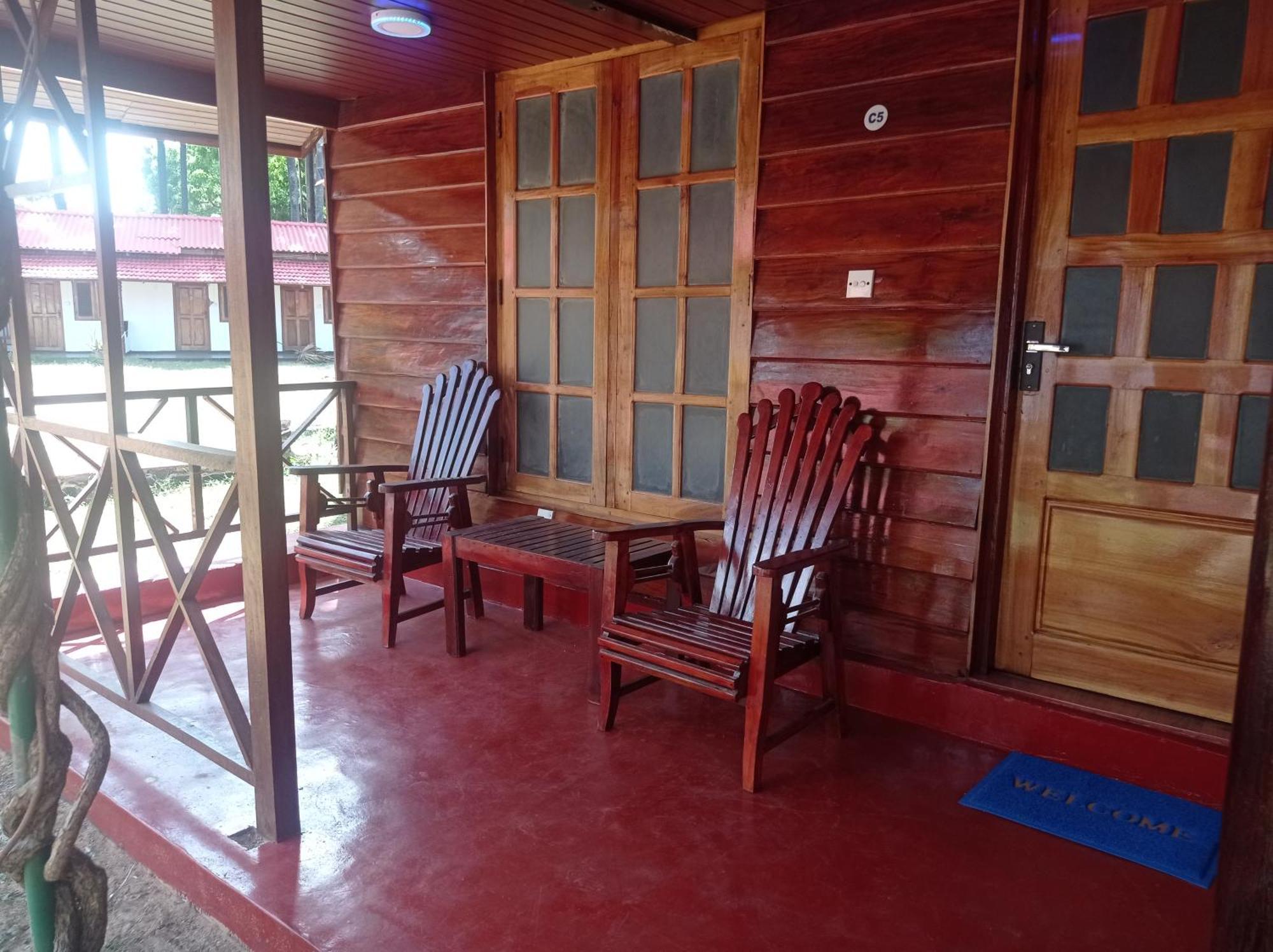 Silver Beach Hotel Trincomalee Exterior photo