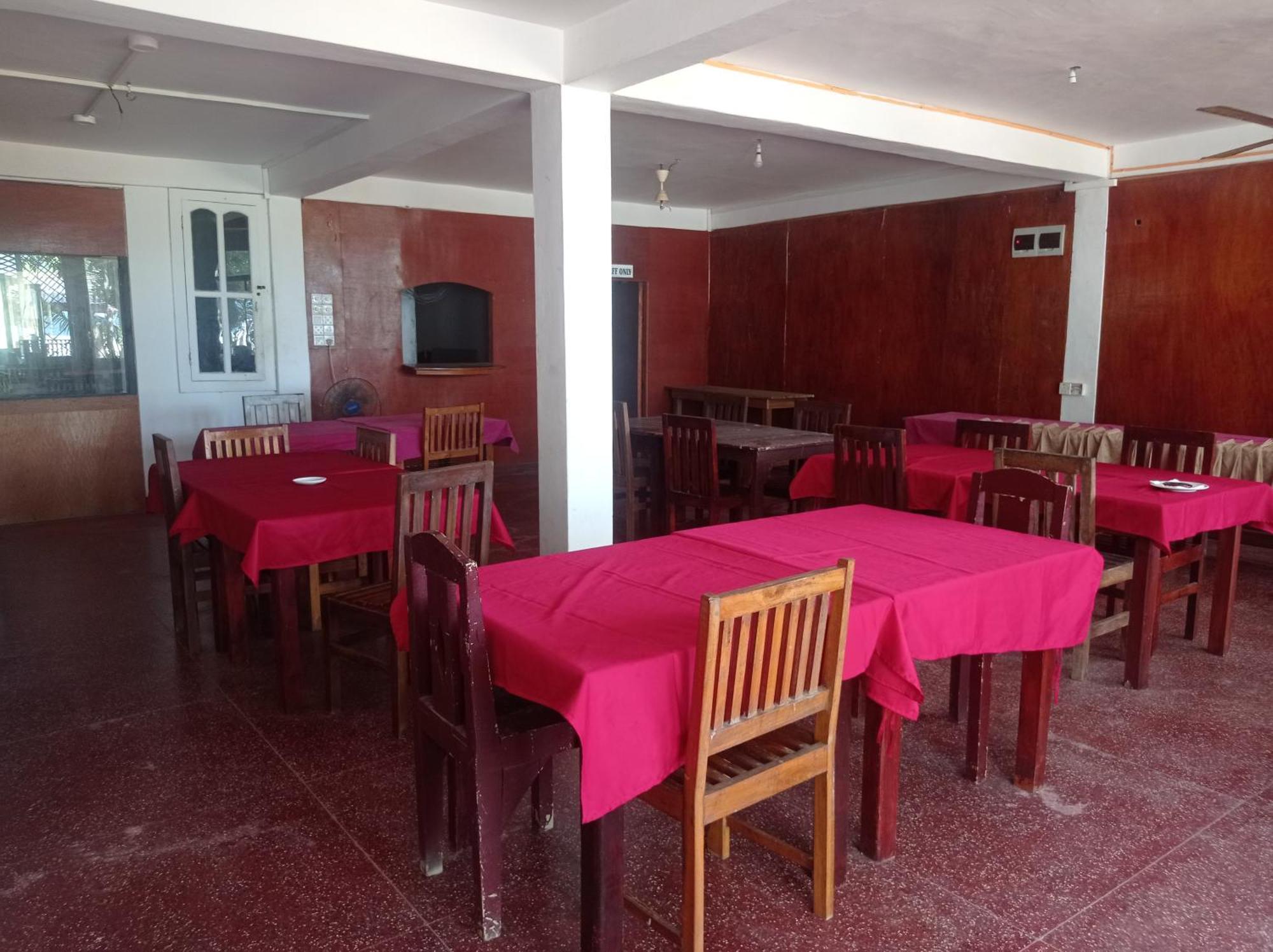 Silver Beach Hotel Trincomalee Exterior photo