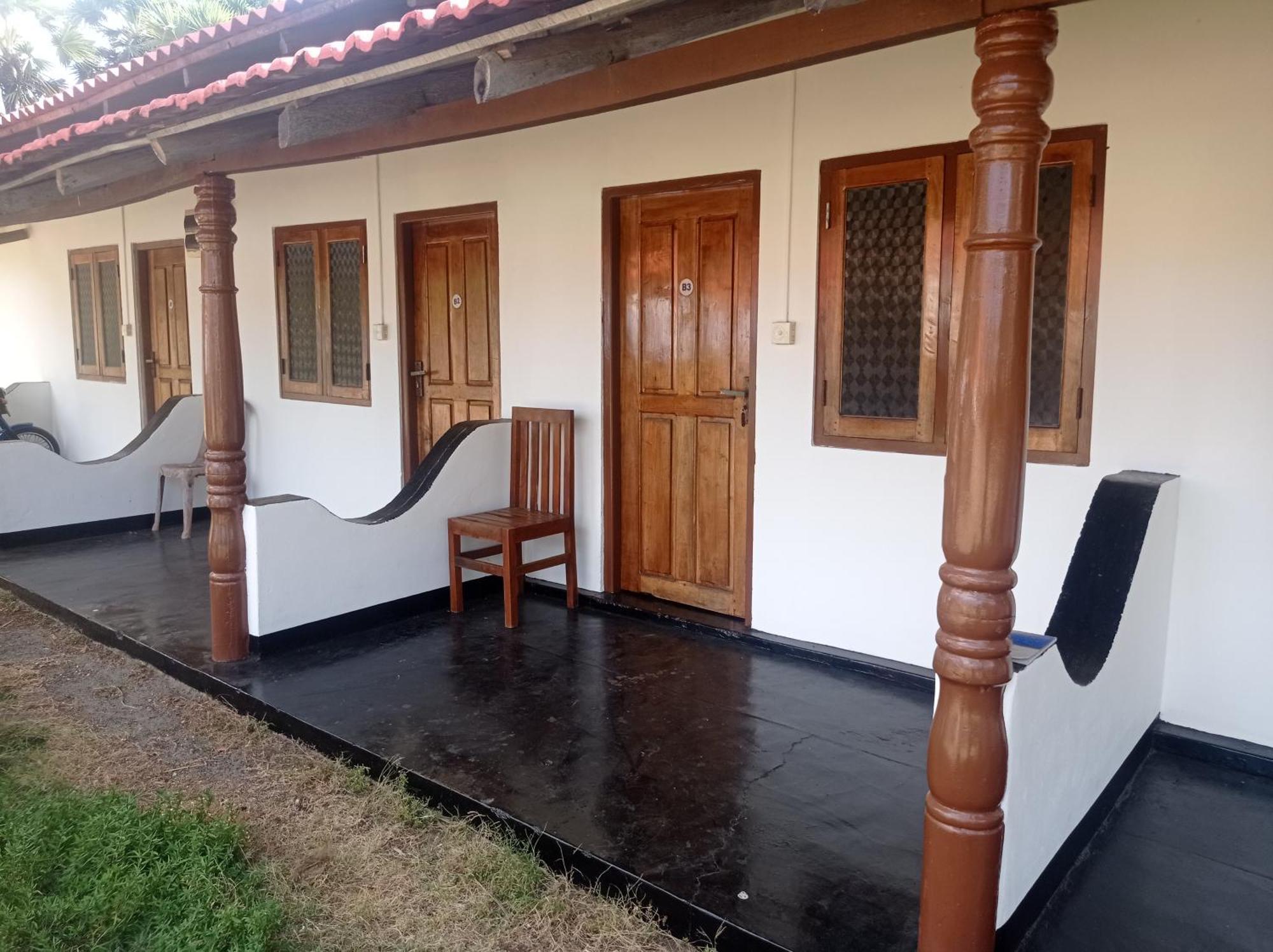 Silver Beach Hotel Trincomalee Exterior photo