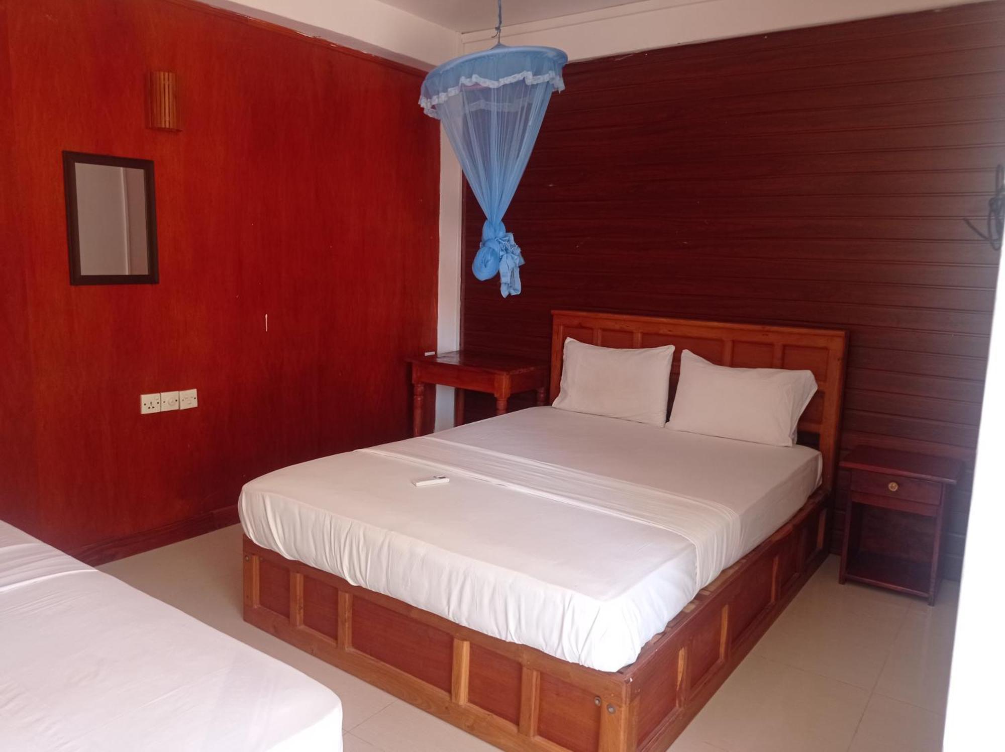 Silver Beach Hotel Trincomalee Exterior photo