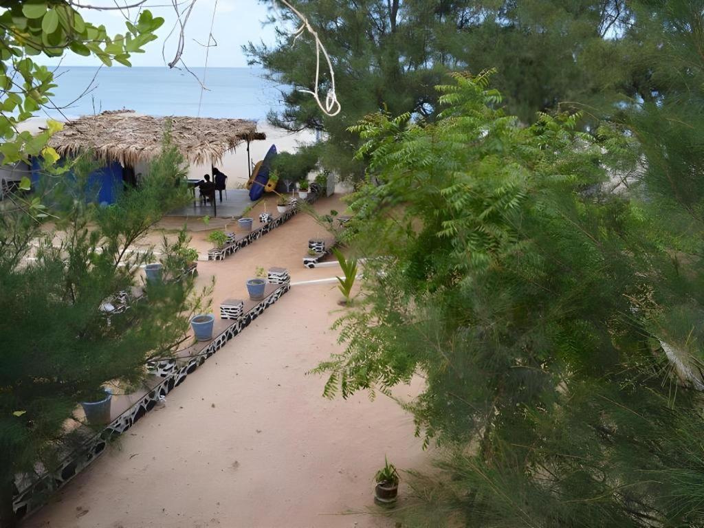 Silver Beach Hotel Trincomalee Exterior photo