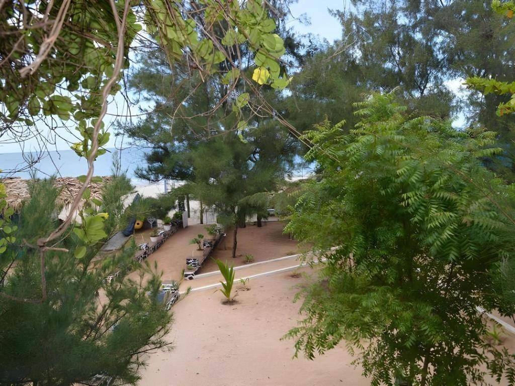 Silver Beach Hotel Trincomalee Exterior photo