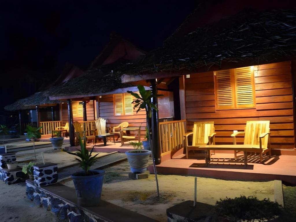 Silver Beach Hotel Trincomalee Exterior photo