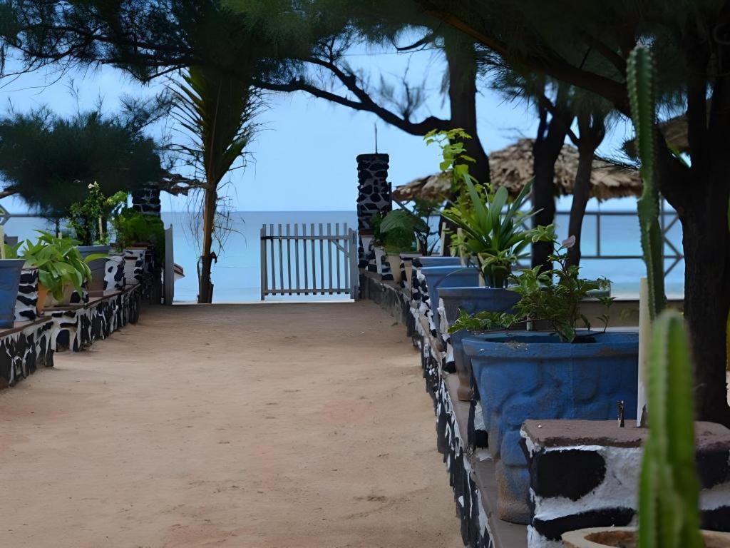 Silver Beach Hotel Trincomalee Exterior photo