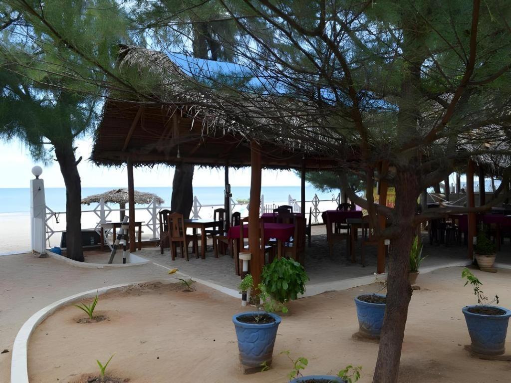 Silver Beach Hotel Trincomalee Exterior photo