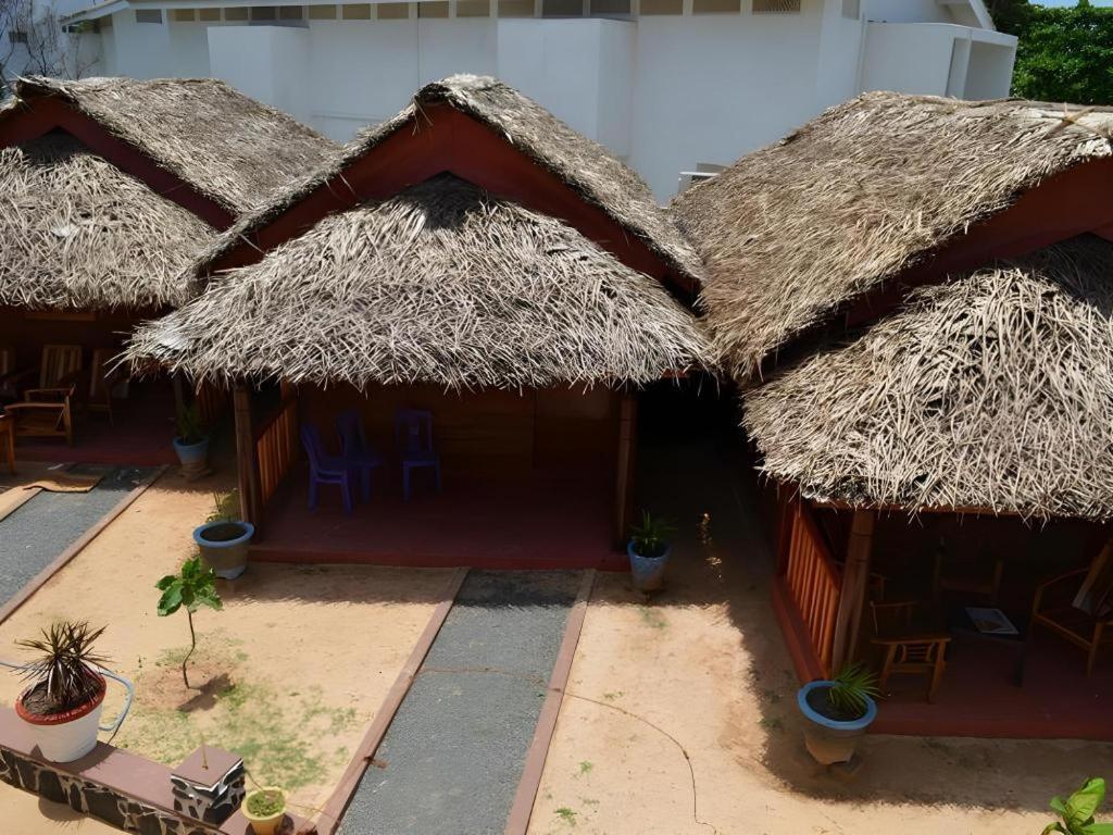 Silver Beach Hotel Trincomalee Exterior photo