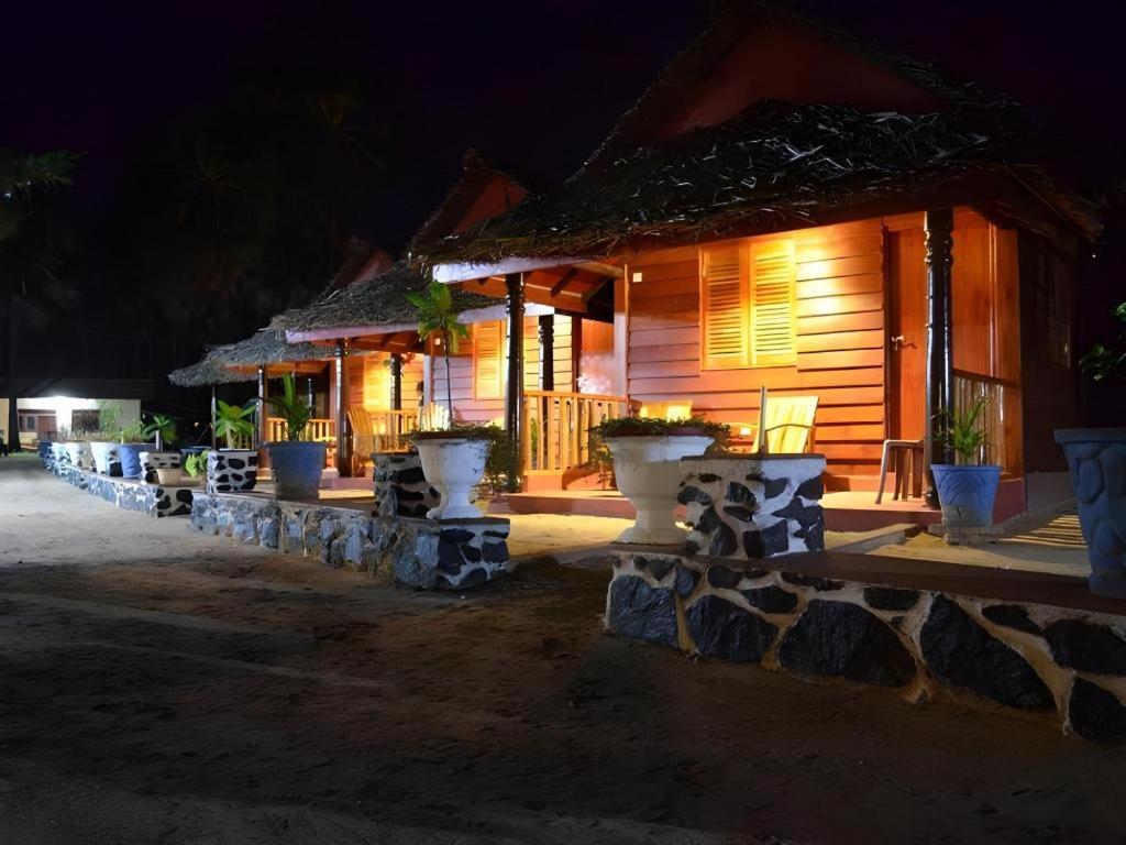 Silver Beach Hotel Trincomalee Exterior photo