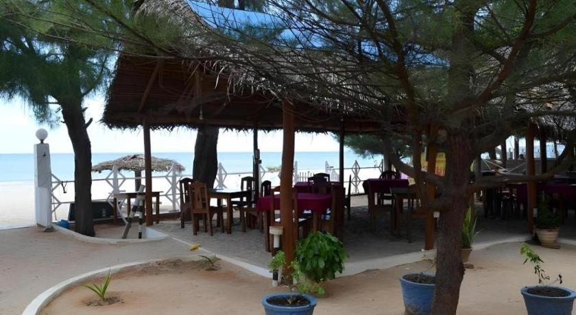 Silver Beach Hotel Trincomalee Exterior photo
