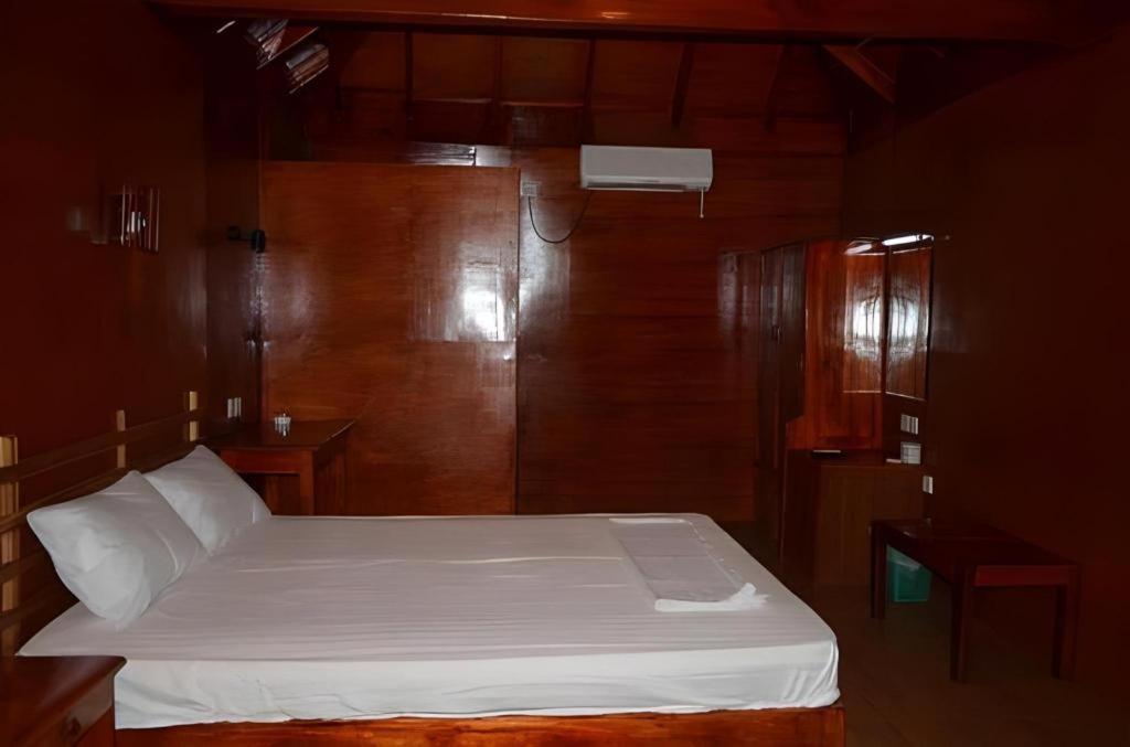 Silver Beach Hotel Trincomalee Exterior photo