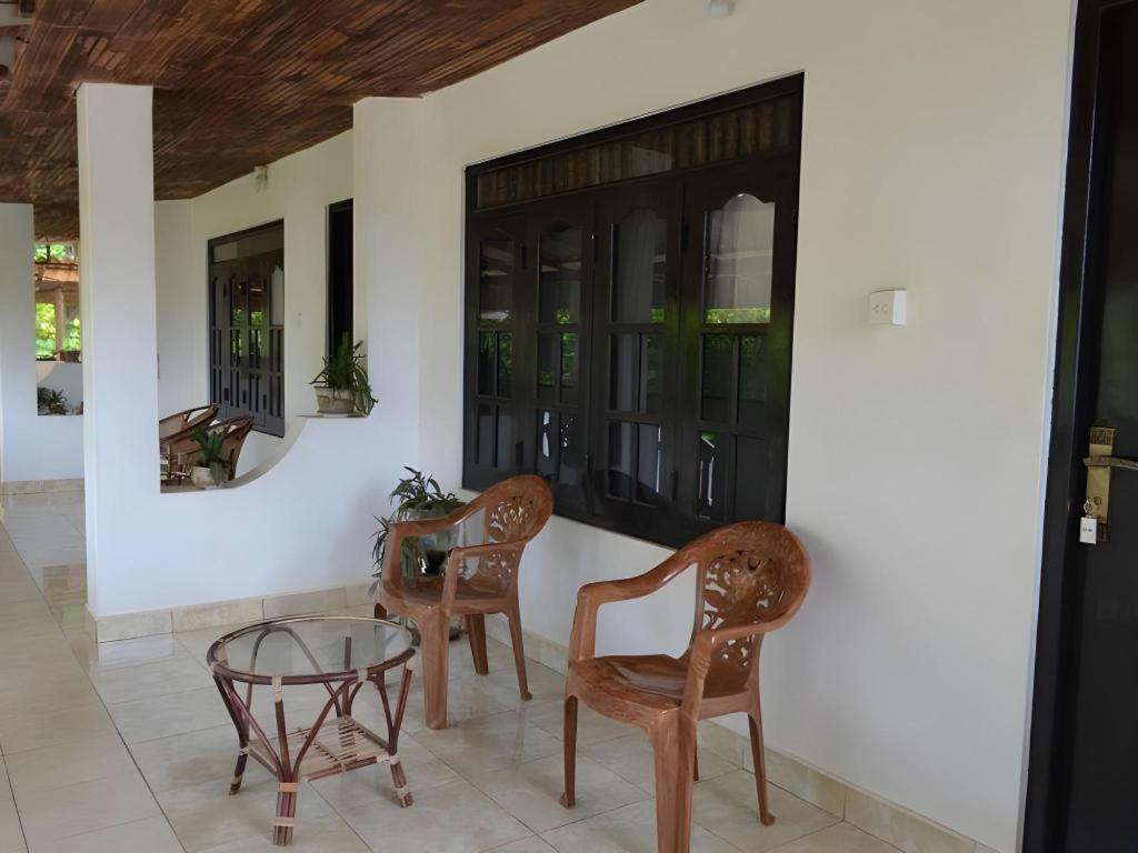Silver Beach Hotel Trincomalee Exterior photo