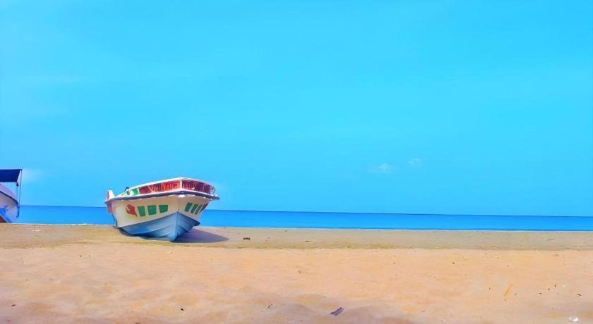 Silver Beach Hotel Trincomalee Exterior photo