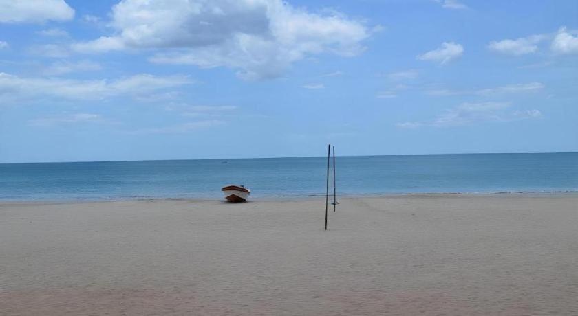 Silver Beach Hotel Trincomalee Exterior photo
