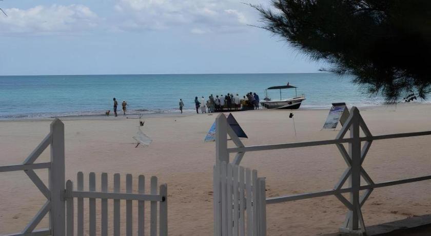 Silver Beach Hotel Trincomalee Exterior photo