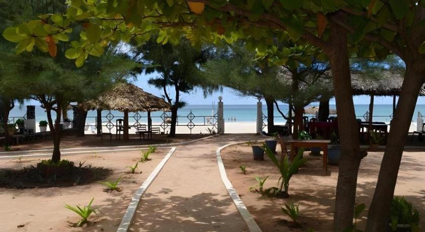 Silver Beach Hotel Trincomalee Exterior photo